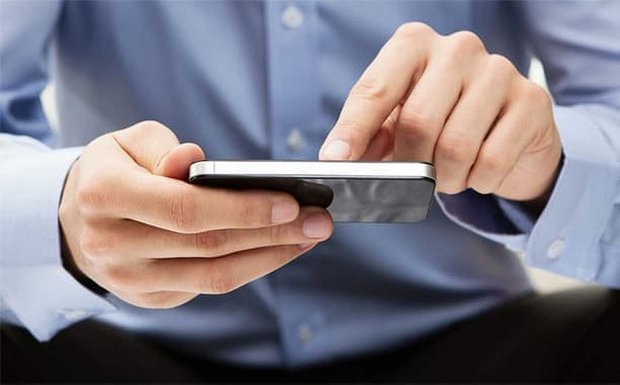 Wysyłać SMS-y lub dzwonić, oto jest pytanie
