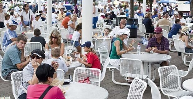 Jak odebrać starszych singli w Food Court?