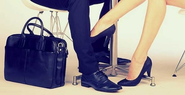 Müzakereler Sırasında Flört Eden Kadınlar Daha Fazla Olumlu İzlenim Bırakıyor