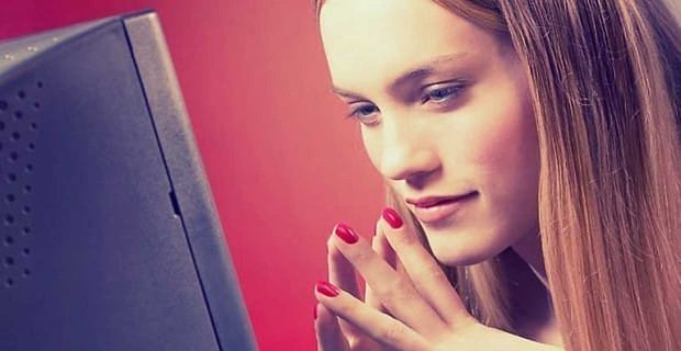 30% nastoletnich dziewcząt spotkało osoby, które poznały po raz pierwszy w Internecie
