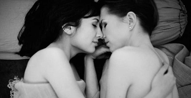 2 sposoby na pocałowanie lesbijek i podkręcenie jej?