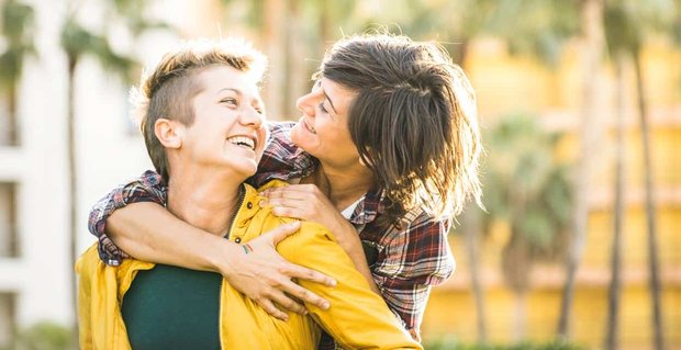 Lezbiyen Dating’de yeni misiniz? Her Kadının Beklemesi Gereken 3 Şey