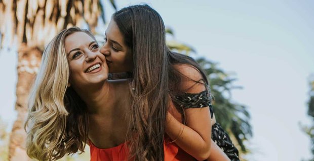 13 Najlepsze serwisy randkowe dla lesbijek dla poważnych związków (2021)
