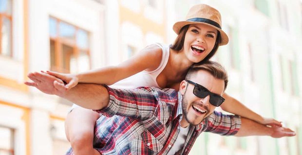 21 Najlepsze aplikacje randkowe do pobrania za darmo (2021)